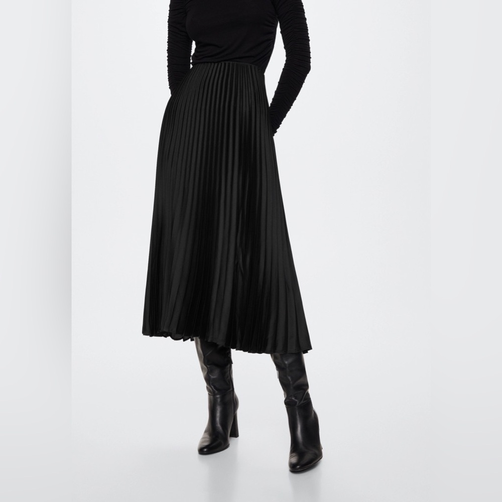 MANGO // SZ MED //  pleated satin midi skirt m, black // NWT // Retail $69